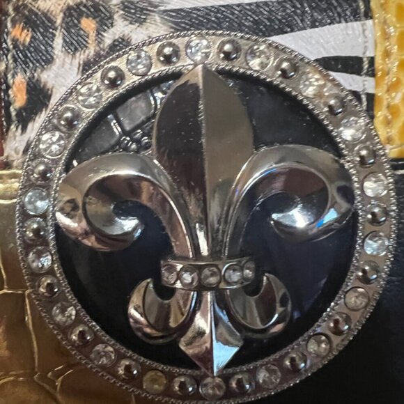 Fluer  De Lis Ladies Wallet - Picture 2 of 9